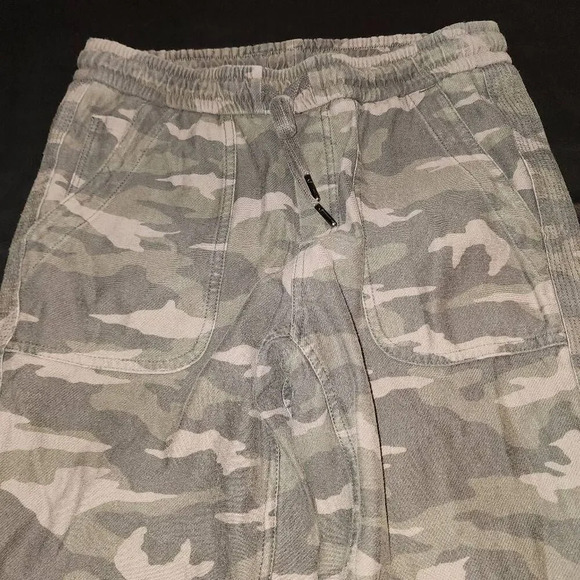 Athleta Womens Olive Green Camo Camouflage Farallon Jogger Pants 2 - Picture 3 of 6